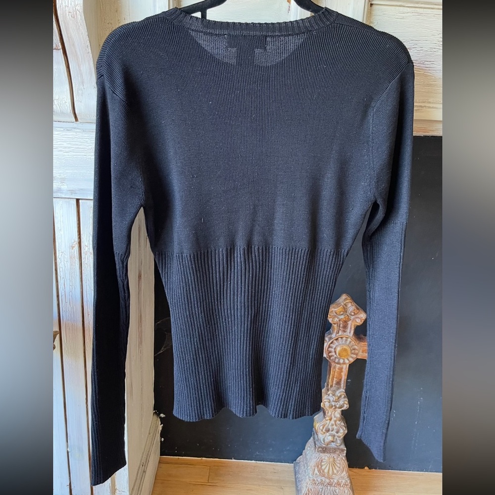 BEBE French Girl Vibes True Black Ribbed Sweater w/ Charming Square Buttons Sz L - Picture 4 of 6